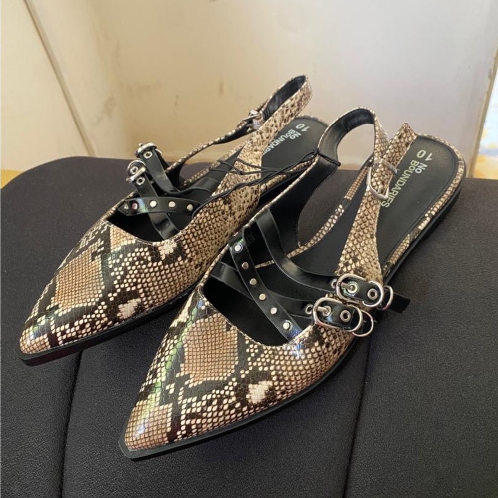 Abella Snakeskin Slingback Flats Size 7 Chic Buckle Pointed Toe